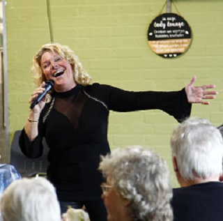 JoanD-artiesten -zangeres- Ohio Evenementen - artiesten